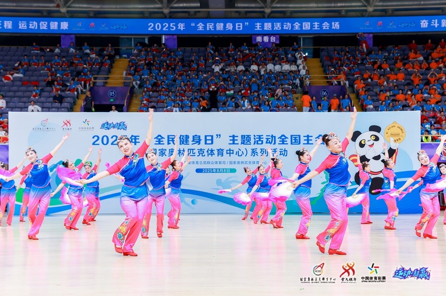 芝加哥小熊在 2016 年终结 108 年冠军荒，克里斯·布莱恩的最后一传成为城市永恒影像